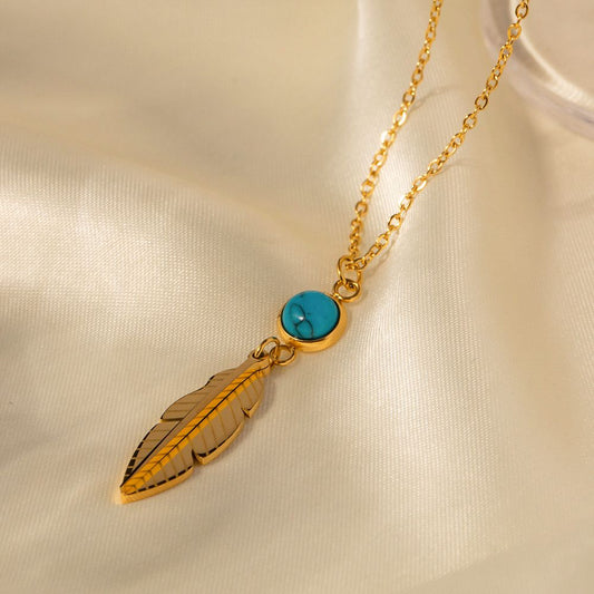 Necklace| Pluma  Dorada con piedra turquesa